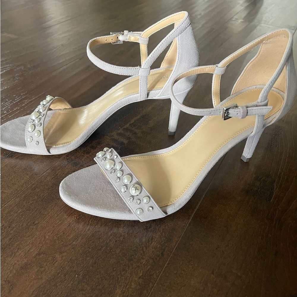 Beautiful Michael Kors heels , very comfortable